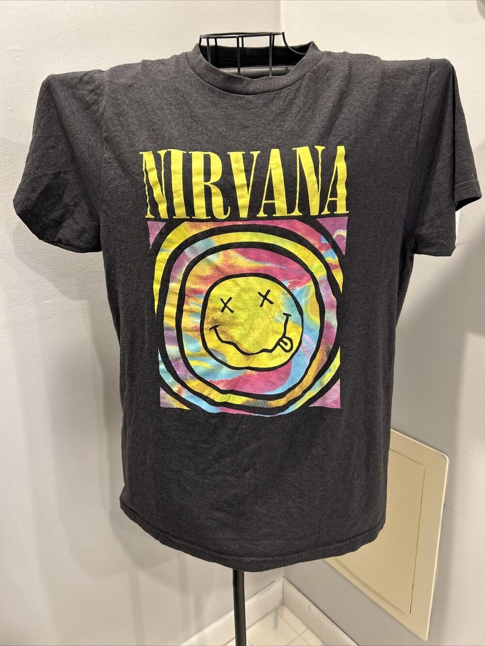 Nirvana multi-colored piece t-shirt Men's Size Small Gray face